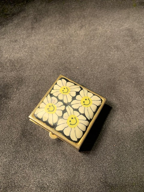 1970s Retro Mini Trinket Pill Box Gold Tone With A Happy Daisy Flower Design